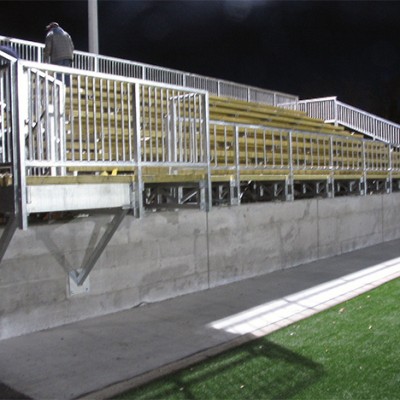 Gradins d'une capacité de 200 places