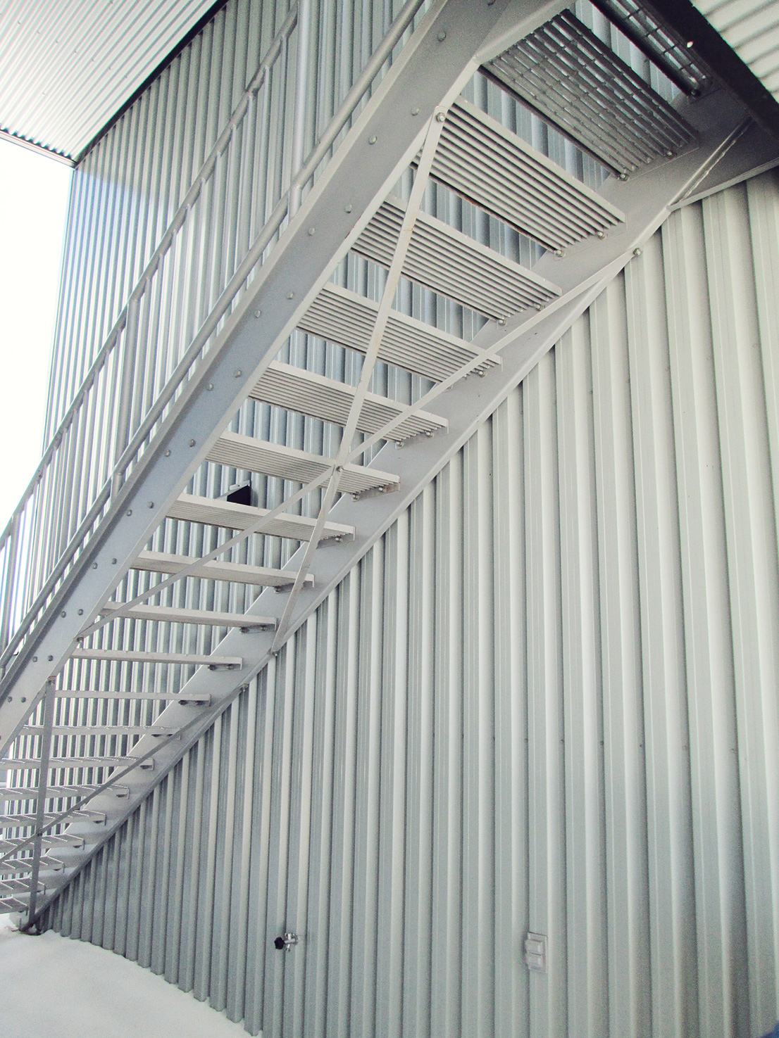 Escalier extérieur en acier peinturé