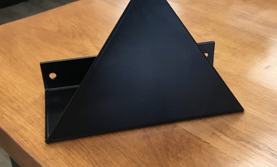 support-mural-triangle-metal